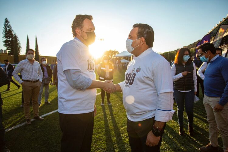 Asiste Gobernador a entrega de la cancha La Purísima