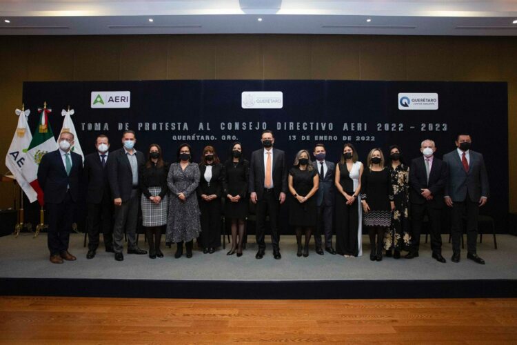Toma protesta el Gobernador al Consejo Directivo AERI