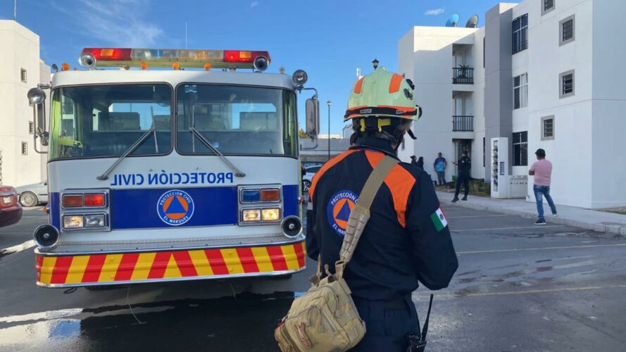 Protección Civil de El Marqués atiende incendio en Los Héroes