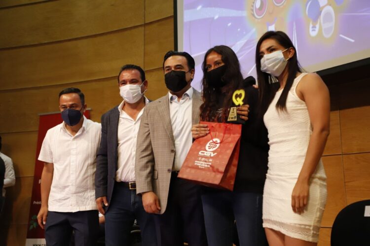 Luis Nava premió a los ganadores de la Carrera Nocturna CGV 2022