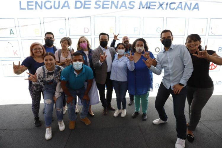 Revelan mural “Abecé de la Lengua de Señas Mexicana” en la Delegación Epigmenio González