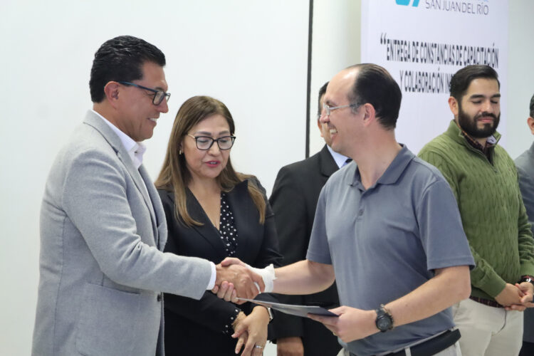 UT San Juan entrega constancias a docentes capacitados en nuevo modelo educativo
