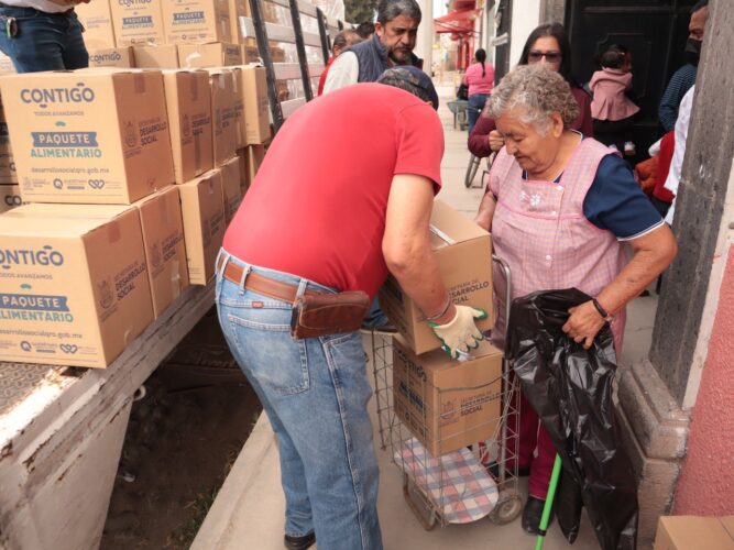 Miles de familias queretanas reciben apoyo alimentario a través del programa de la SEDESOQ