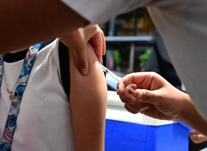 La vigilancia invisible: salud pública frente al retorno del sarampión