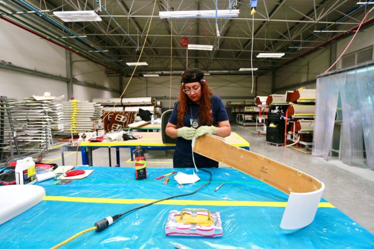 Formar talento para una industria que mira al cielo