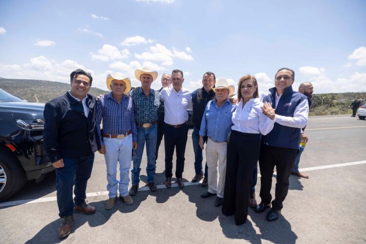 El camino que ensancha la conexión entre Cerro Gordo y El Sitio