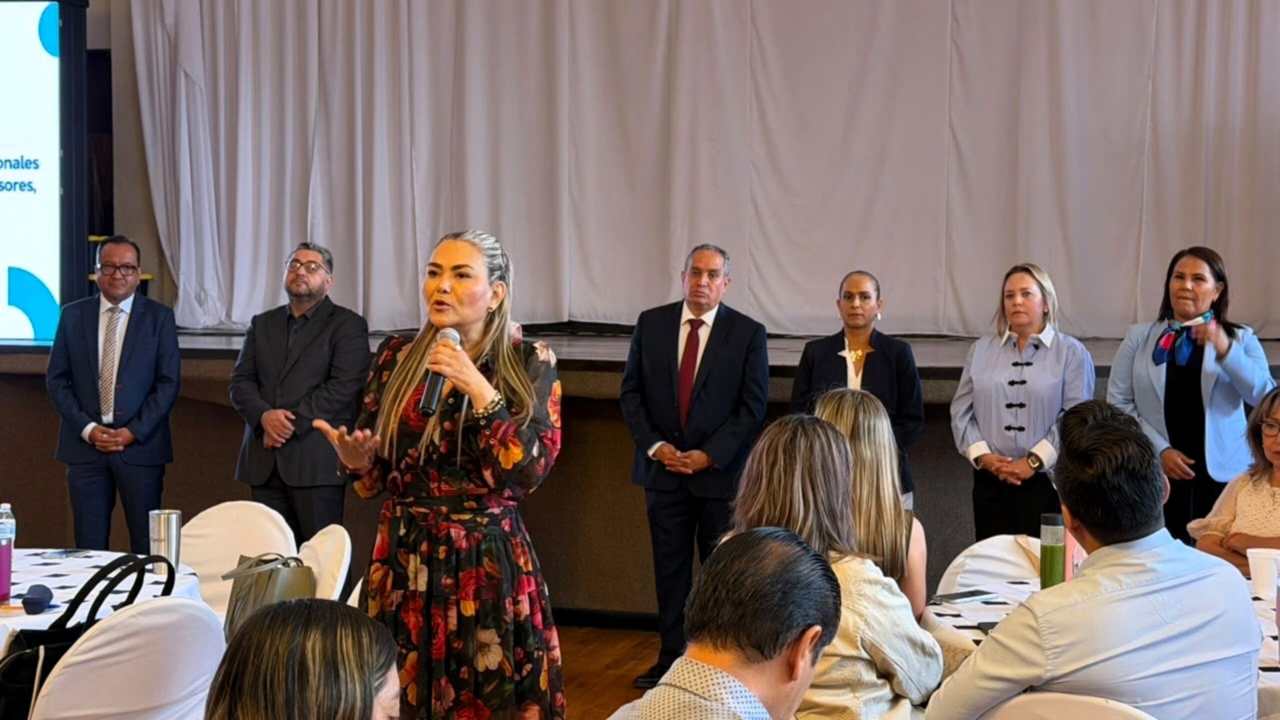 Antes del aula, la conversación: USEBEQ prepara el ciclo escolar 2026-2027