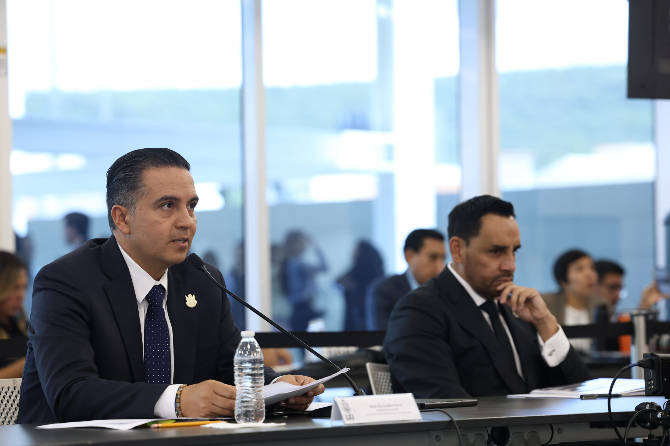 La gobernabilidad también se escribe en mesas de diálogo y documentos
