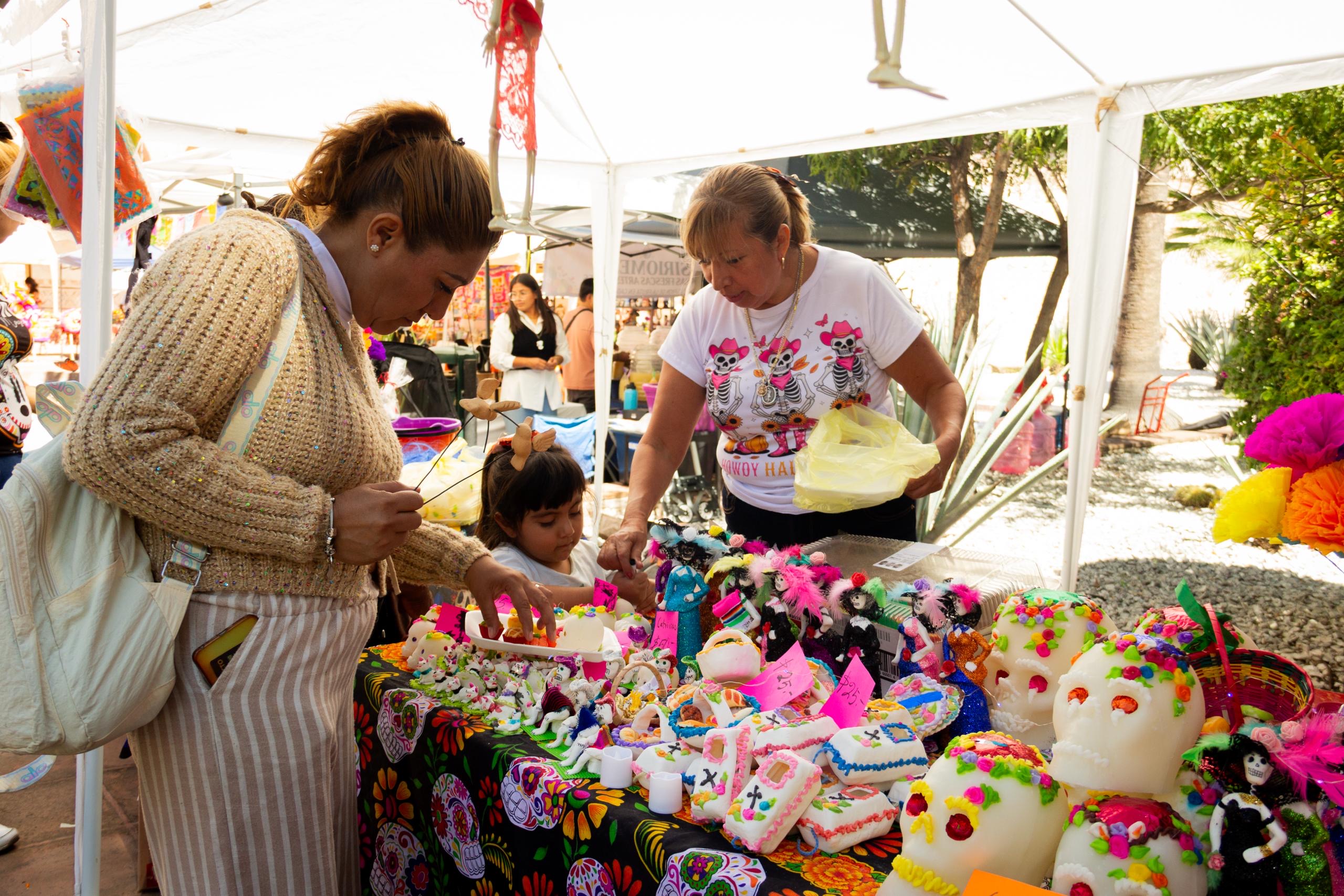 Ahí vienen nuestros muertos: un mercadito para mantener viva la tradición